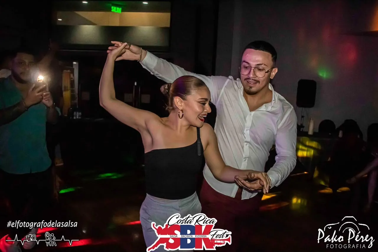 Vuelta en pareja en el social
